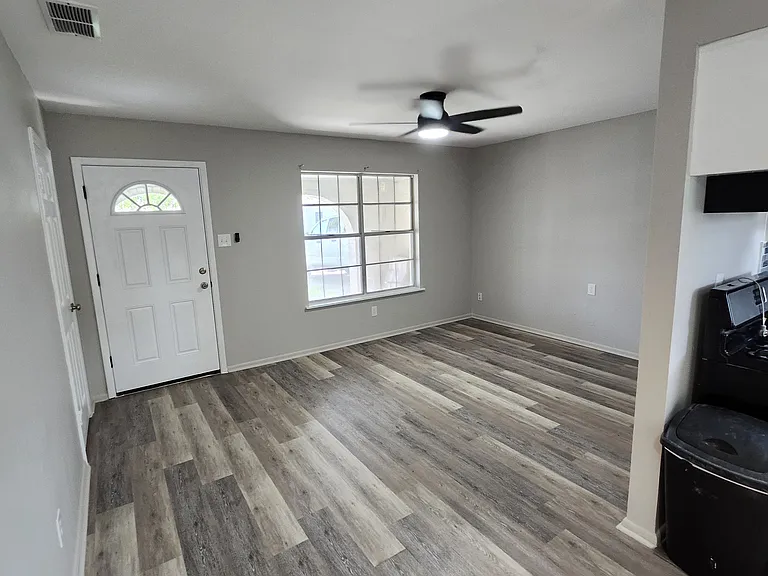 6306 Erskine Dr — Photo 2