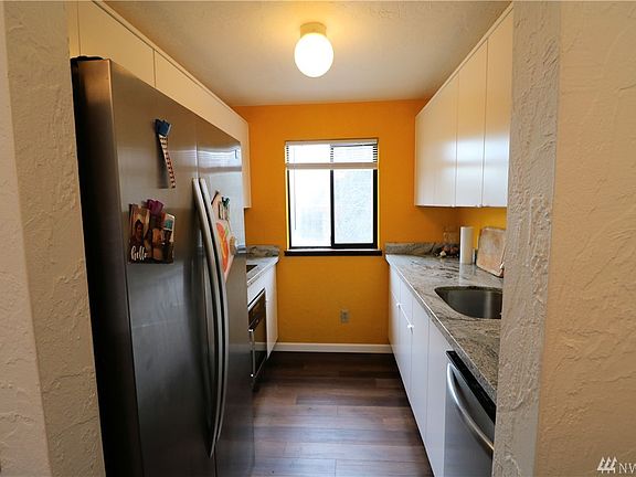 5th image of 2100 N 106th St Unit 401