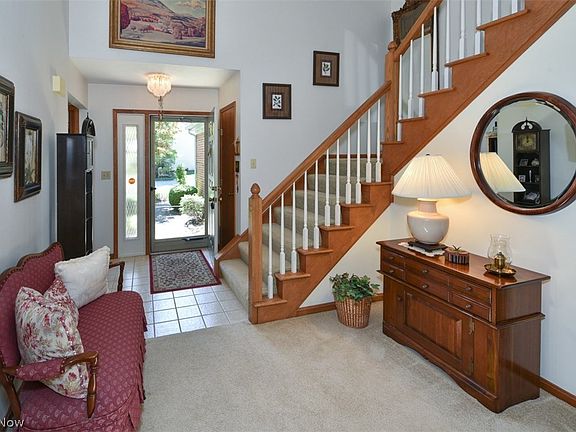 3rd image of 13 S Hampton Cir