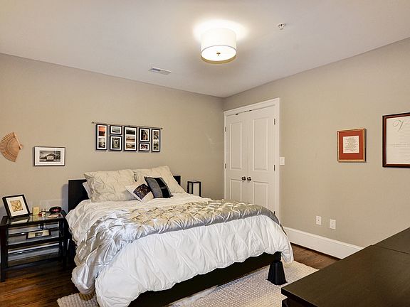Guest bedroom