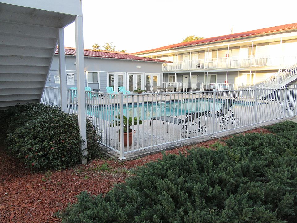1st image of 1664 Beach Blvd