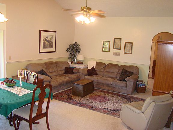 OPEN LIVING/DINING AREA