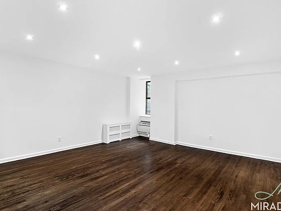 4th image of 27 W 16th St #2D