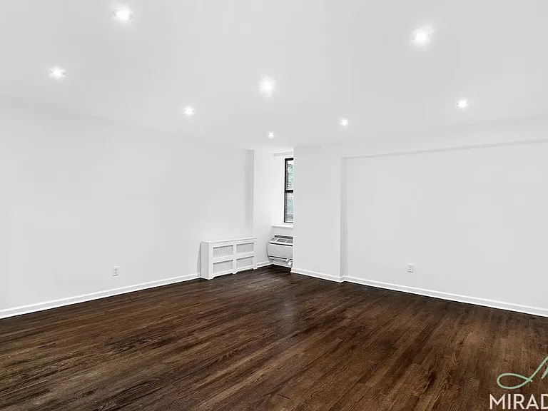 27 W 16th St #2D — Photo 4