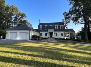 945 Winwood Dr, Virginia Beach, VA 23451