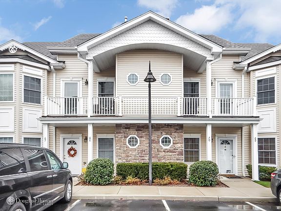 2nd image of 68 Autumn Dr #68