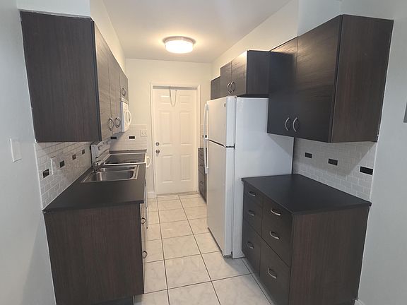 4th image of 4421 Poinciana St APT 2