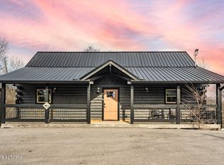 2104 Eagle Feather Dr, Sevierville, TN 37876