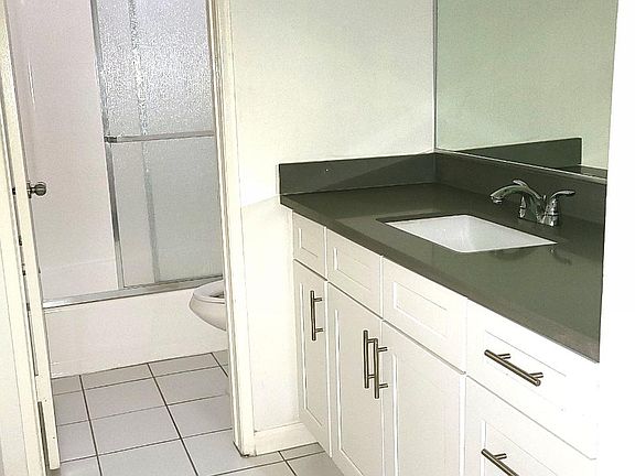 3rd image of 909 Westbourne Dr #1007