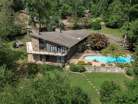 2nd image of 213 Lakewood Dr