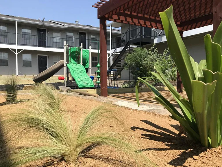 Polk Villas — Photo 37