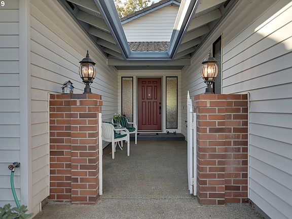 4th image of 3406 SE 157th Ave