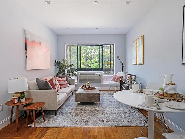 697 Bronx River Rd — Photo 10