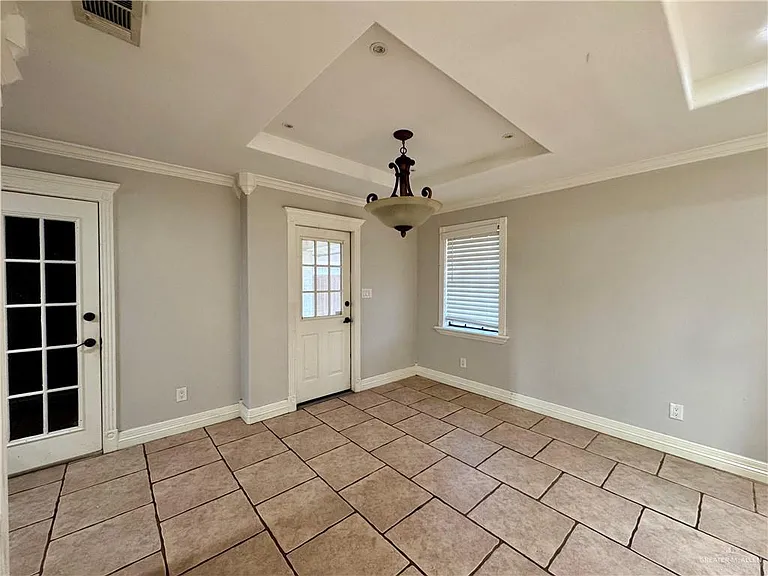 2218 N Wilson Dr — Photo 10