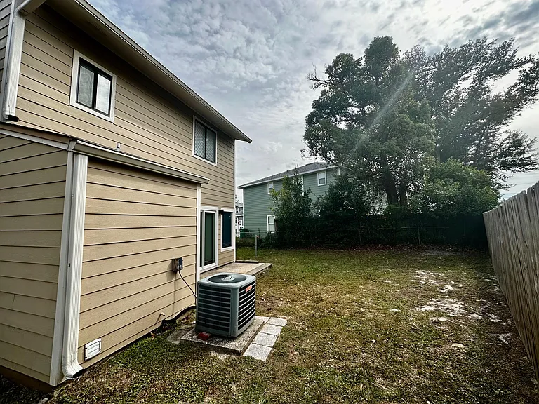 842 West St #842 — Photo 4