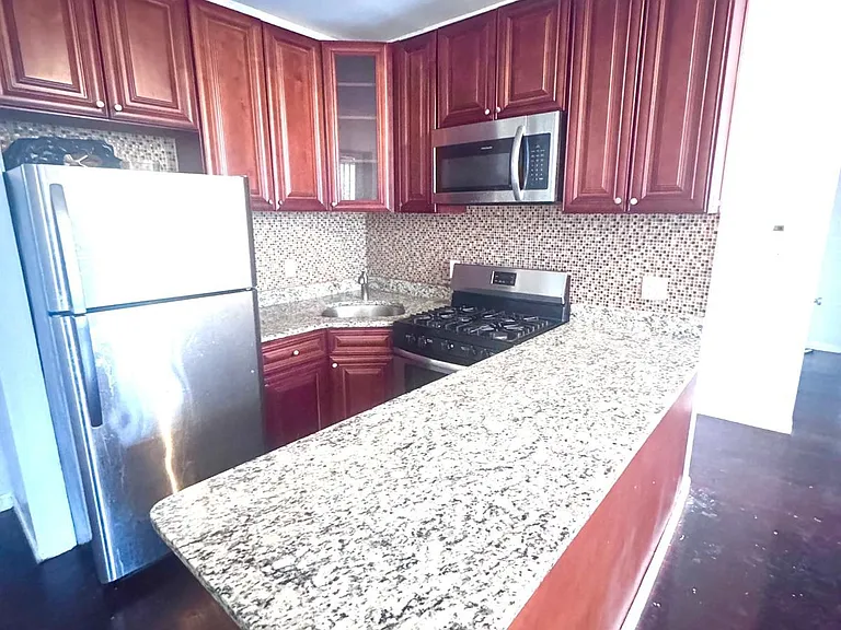 336 4th St #2B — Photo 3