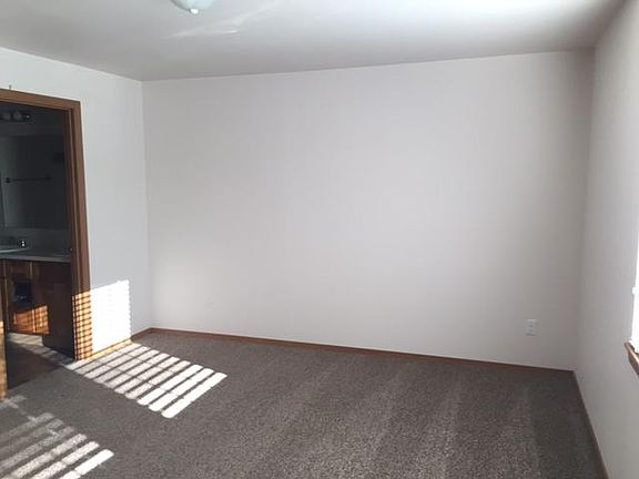 4th image of 7518 Dean St W