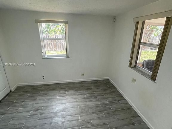 5th image of 2736 Dewey St #A