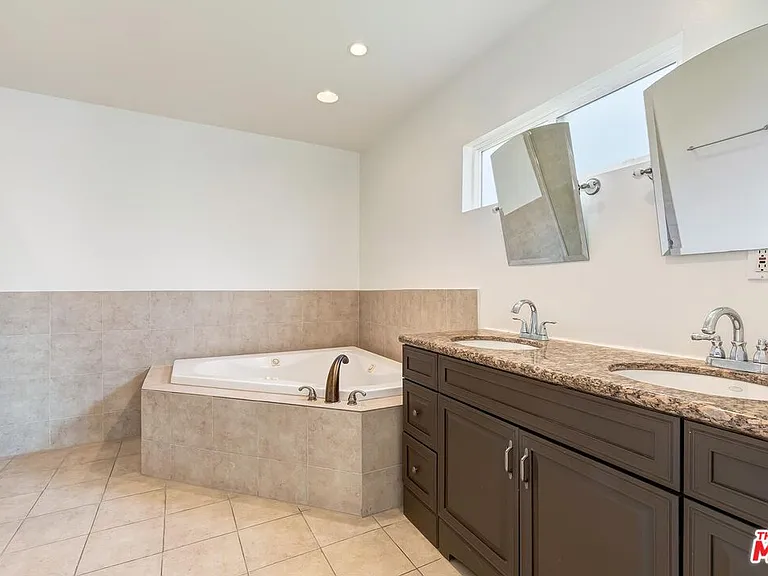 17322 Martha St — Photo 12
