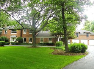 1695 Appleby Rd, Inverness, IL 60067