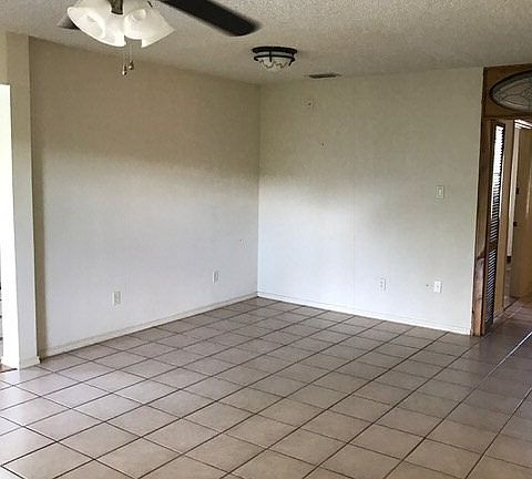 3rd image of 2953 Bluebonnet Dr
