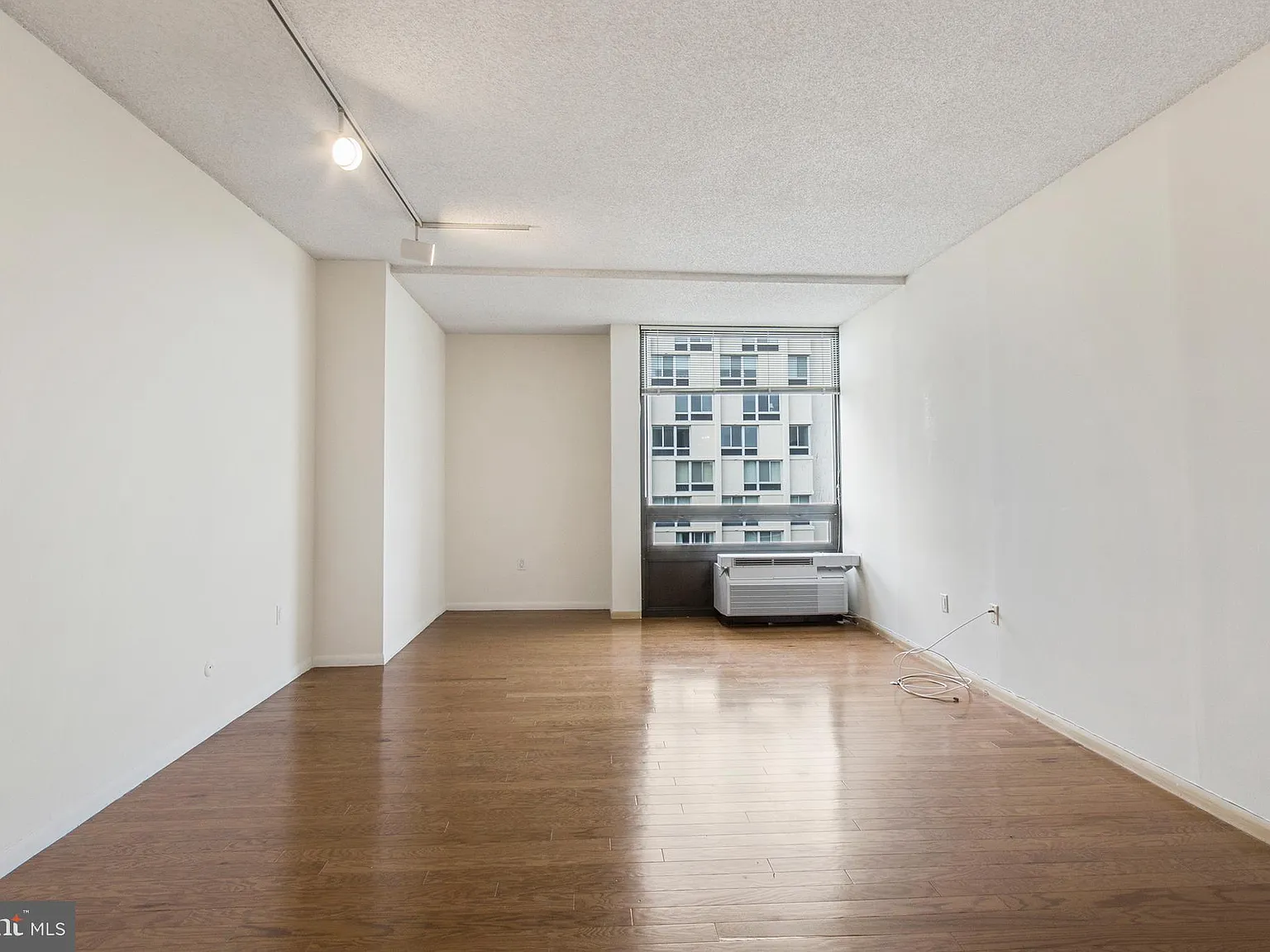 1 bed, 850 sqft, $2,250 — Photo 4