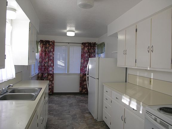 3rd image of 208 W 28th St