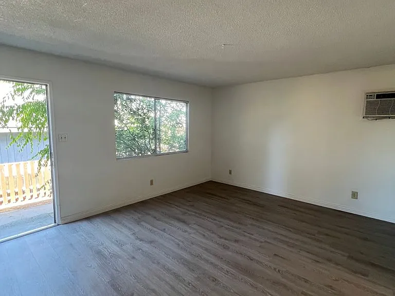 Washington Ave 512 — Photo 4