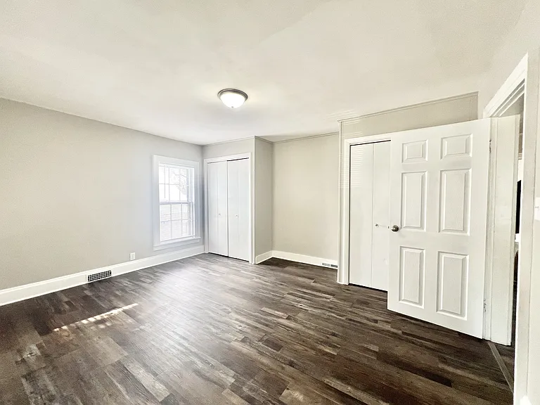 921 W Grand Ave — Photo 10