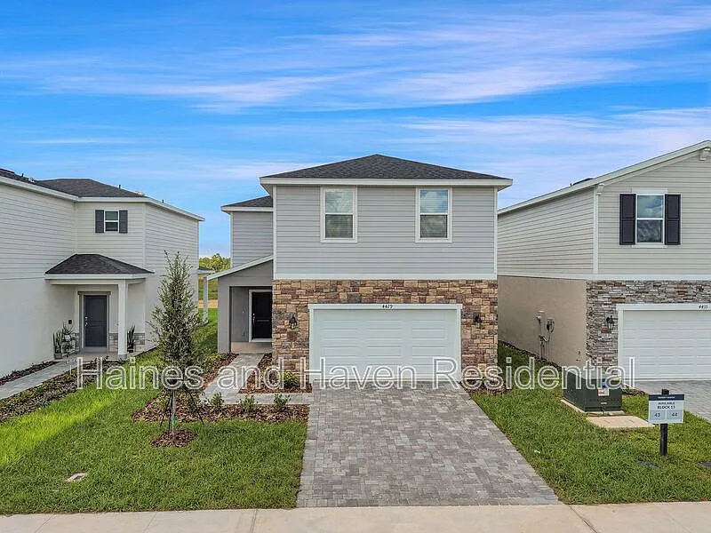 4 bed, 2.5 bath, 2160 sqft, $2,295 — Photo 2
