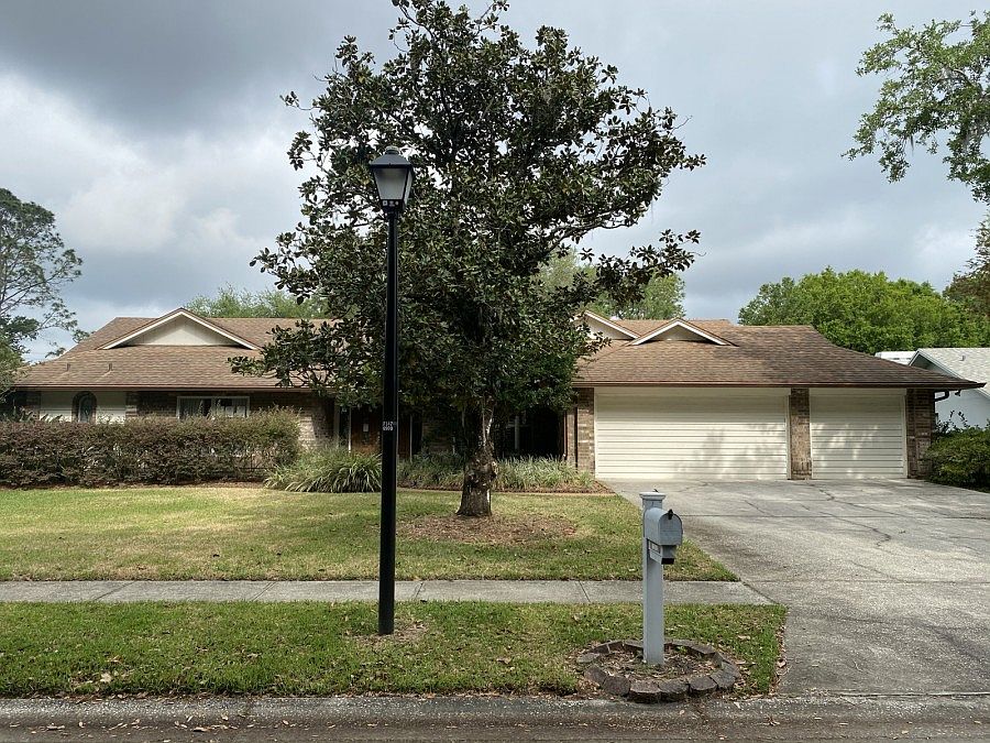 1st image of 16008 Amberly Dr