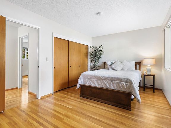 5th image of 2010 Sequoia Dr