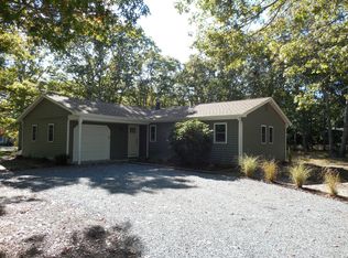 2 Roberta Ct, Hampton Bays, NY 11946