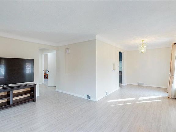 3rd image of 8316 Whitehaven Dr