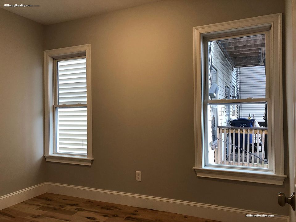 2nd image of 221 London St #2