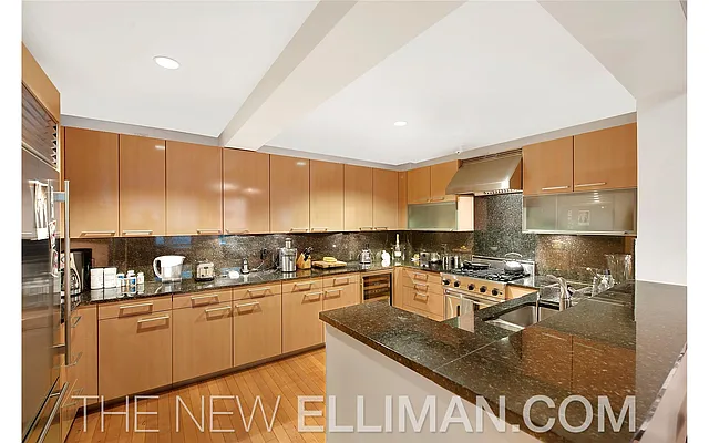 Rented by Douglas Elliman | media 22