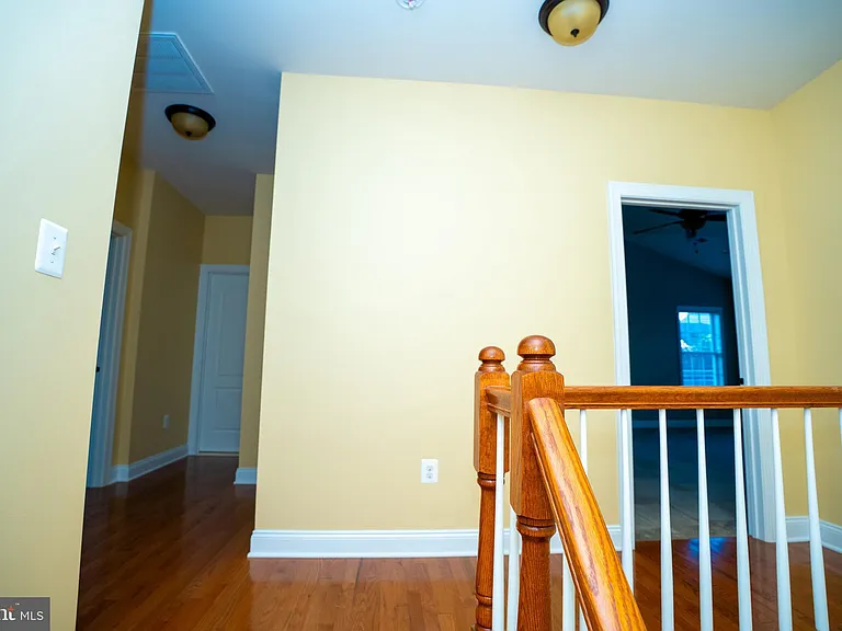 22535 Willington Sq — Photo 43