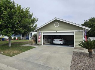 902 Brighton Ct, Vista, CA 92081