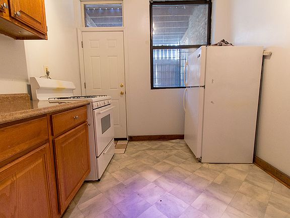 2nd image of 3339 N Sheffield Ave #1
