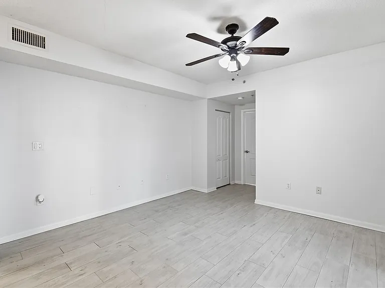 5090 Fairways Cir #H107 — Photo 5