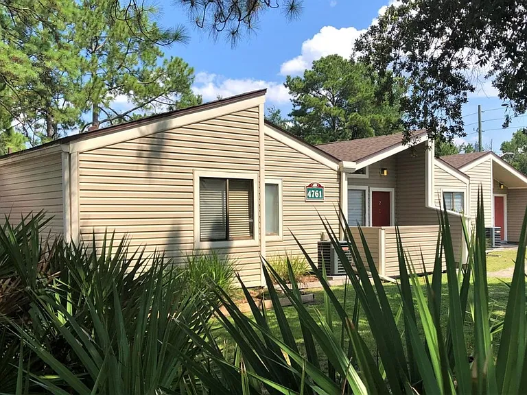 Radcliff Court Apartments — Photo 17