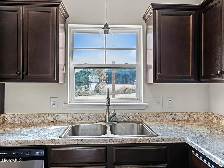 406 Paxton Ct — Photo 13