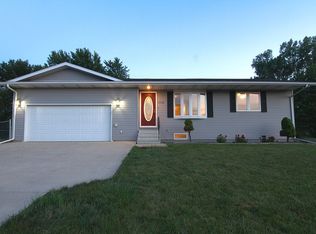 1710 Violet Ln, Storm Lake, IA 50588