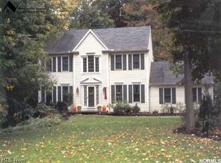 18960 Rivers Edge Dr, Chagrin Falls, OH 44023