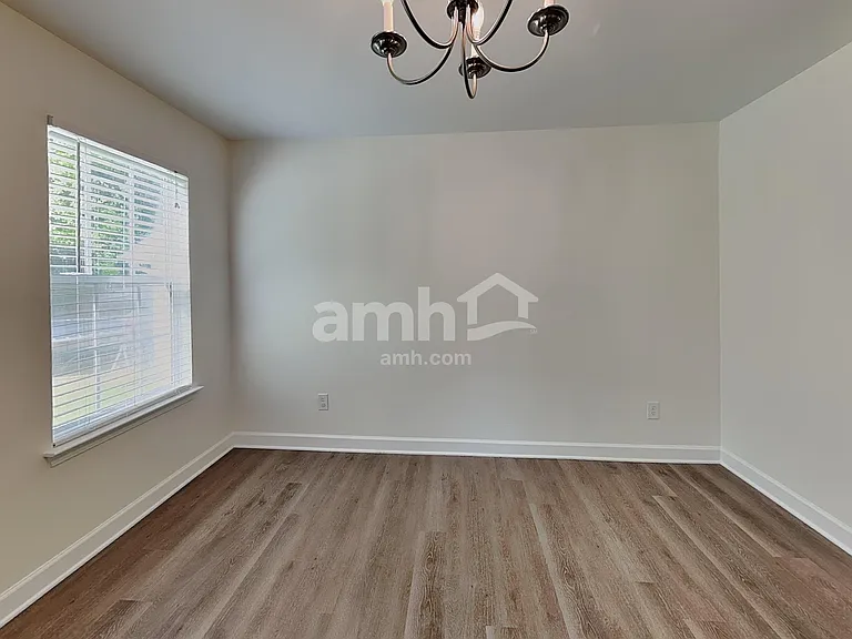 982 Ramsgate Dr SW — Photo 6