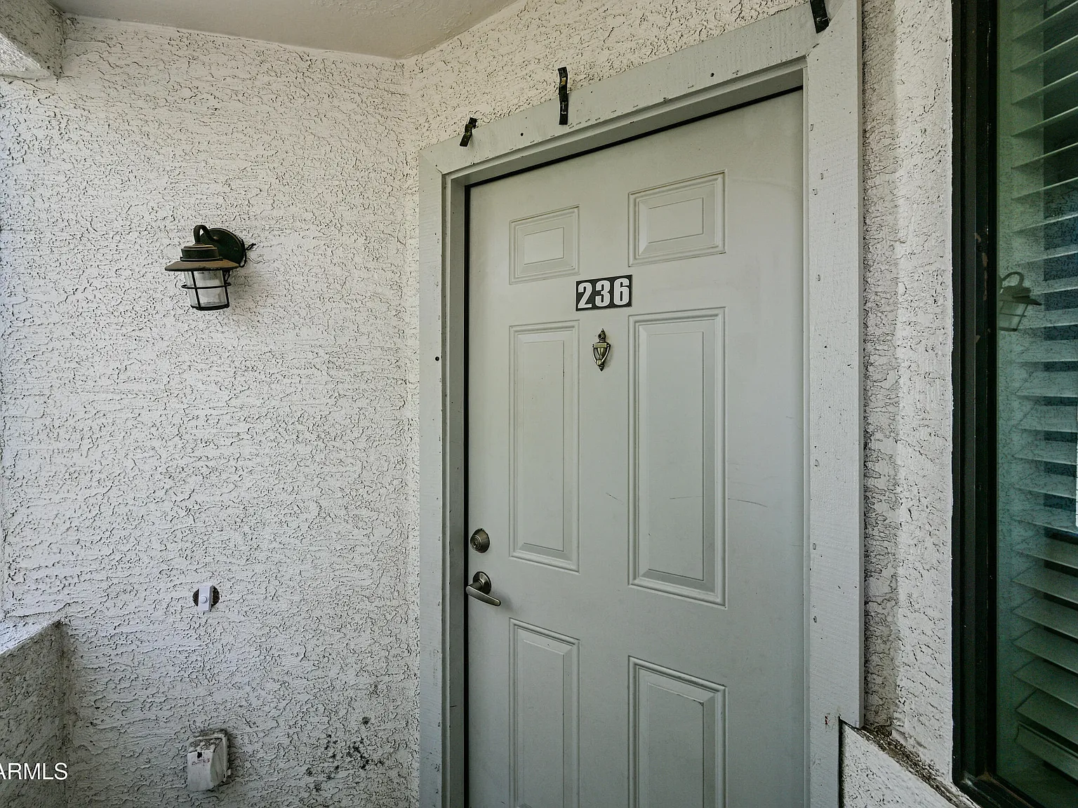 3 bed, 2.0 bath, 1064 sqft, $1,299 — Photo 2