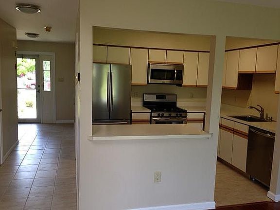 4th image of 33 Redwood Ln