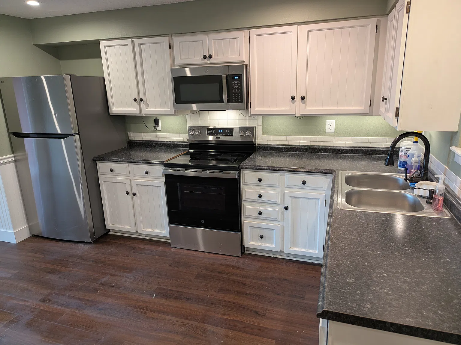 2 bed, 1000 sqft, $3,000 — Photo 2