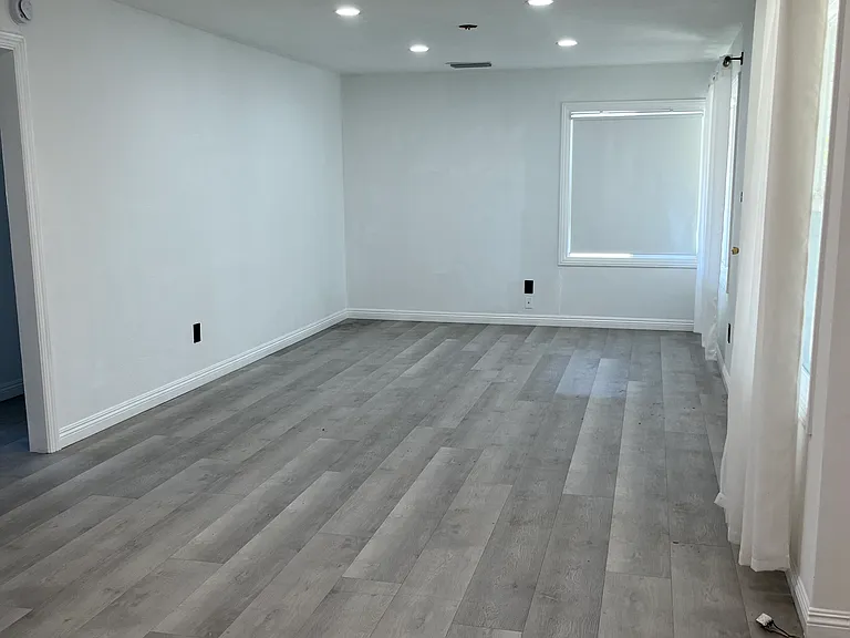 398 N Canby St — Photo 2