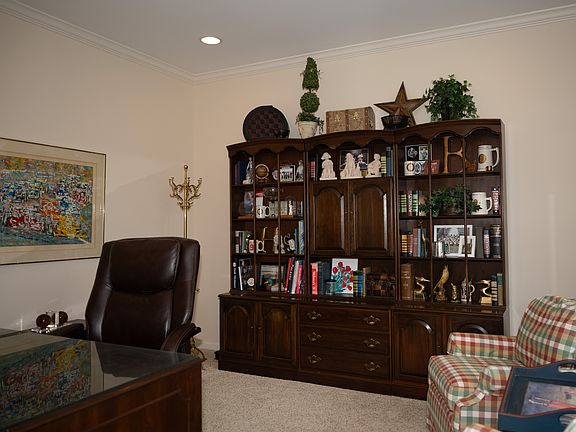 4th image of 665 Featherstone Dr